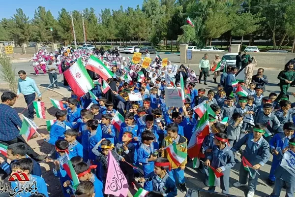 راهپیمایی دانش‌آموزان اناری جهت همدردی با کودکان غزه