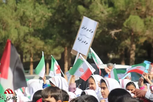 راهپیمایی دانش‌آموزان اناری جهت همدردی با کودکان غزه