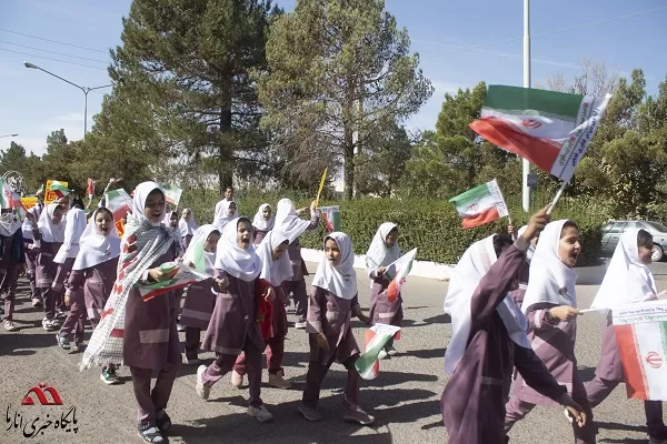 راهپیمایی دانش‌آموزان اناری جهت همدردی با کودکان غزه