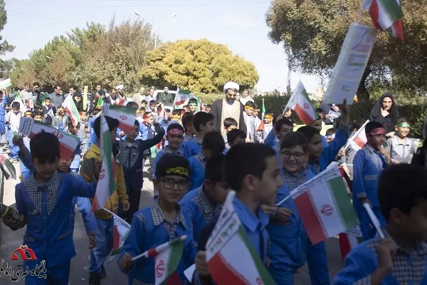 راهپیمایی دانش‌آموزان اناری جهت همدردی با کودکان غزه