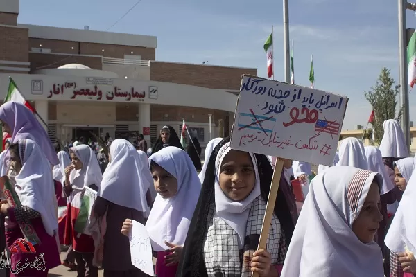 راهپیمایی دانش‌آموزان اناری جهت همدردی با کودکان غزه